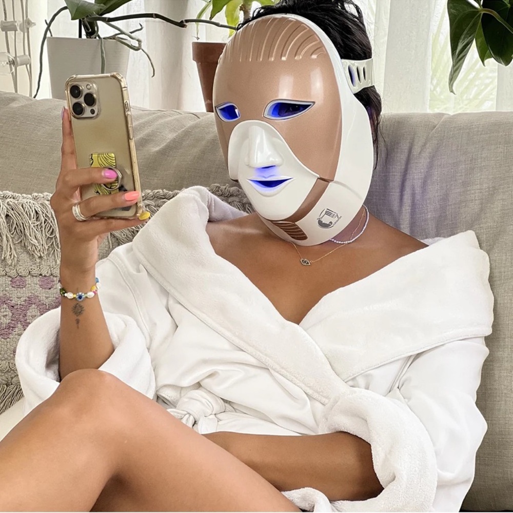 LED Face Mask - Picture 4 of 6